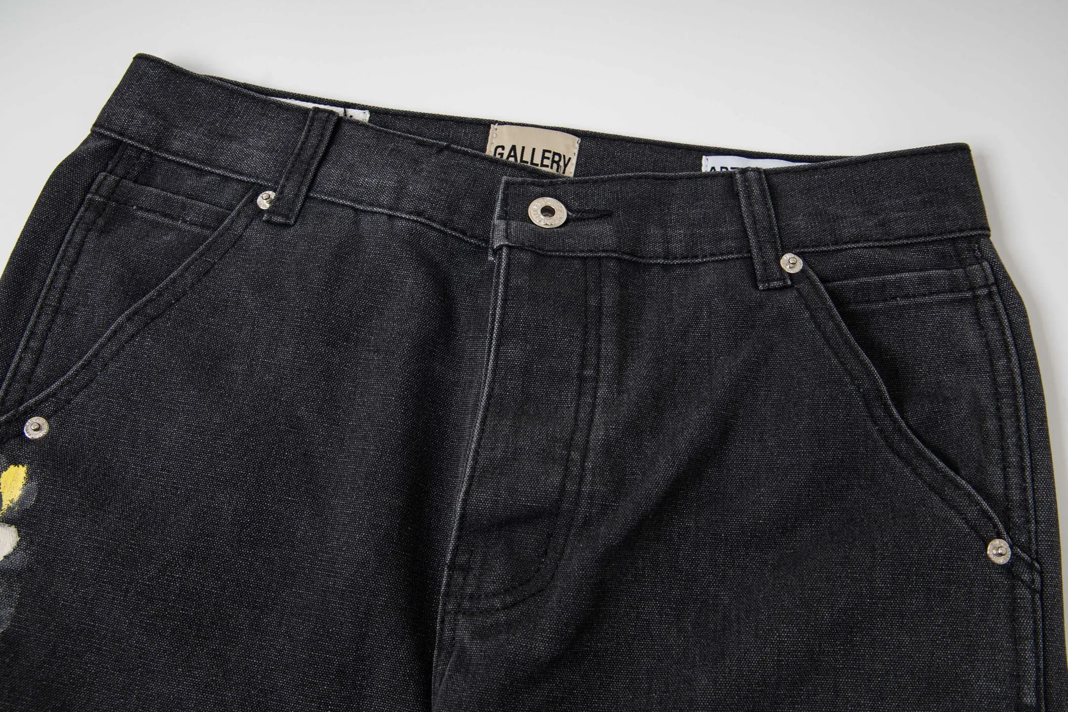 💰240 GALLERY DEPT spliced ​​ink-washed jeans, truly restoring the ultimate texture of Vintage, three-dimensional version, loose and comfortable, not picky about the figure, taller and slimmer, factory-made, original quality control, same style for men and women, can be matched with couples, versatile recommendation, must-have jeans for all seasons, fashionistas have been disappointed. From the quality selection of fabrics, the tailoring of details, and the matching of patterns, they are all impeccable! The upper body is so handsome when worn...it can be easily worn by men, women and children! The craftsmanship is made of heavy-duty washed pure cotton denim fabric. After washing, it is soft and thick. It is very stylish when worn on the body. Style number: 1800# Color: black Size: 28 30 32 34 36